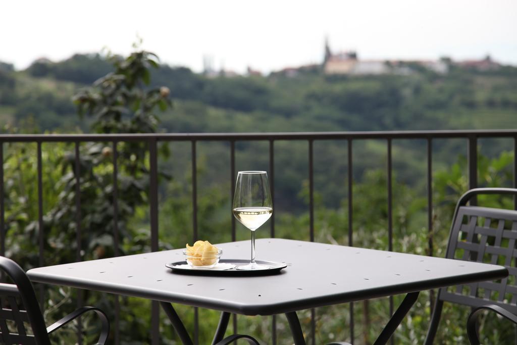 Boutique Hotel Dvor Dobrovo Exterior photo